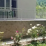 Vikendica Orange House *