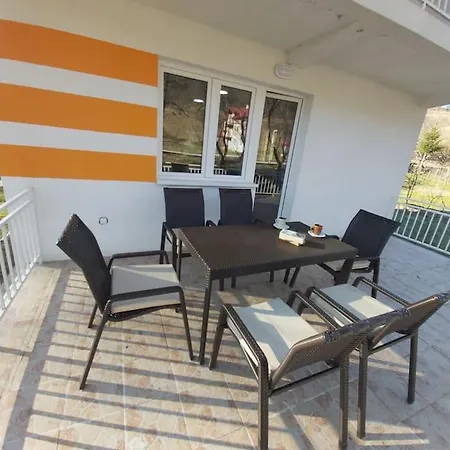 Vikendica Orange House